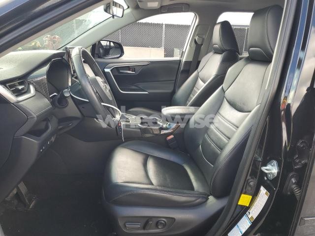 Photo 5 of 2019 TOYOTA RAV4 XLE PREMIUM (VIN JTMA1RFVXKD011107)