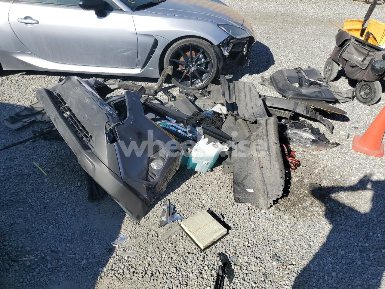 Photo 13 of 2020 TOYOTA RAV4 XLE PREMIUM (VIN JTMA1RFVXLD051074)