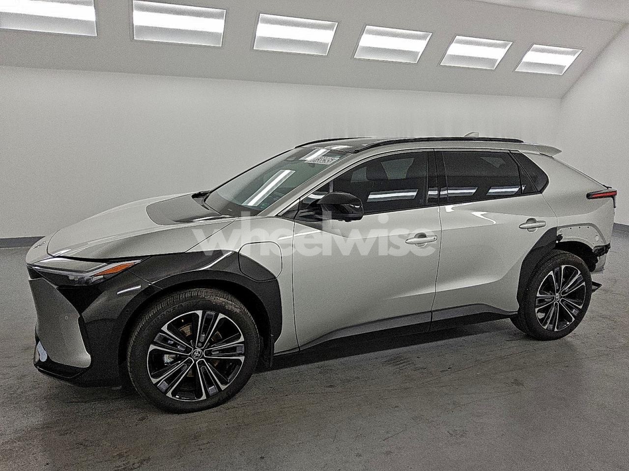 2024 TOYOTA BZ4X XLE (VIN JTMAAAAA0RA045736) main photo