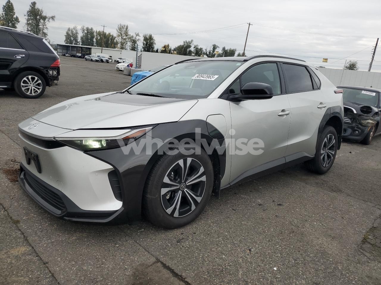 2024 TOYOTA BZ4X XLE N/A (VIN JTMABACA7RA073012) main photo