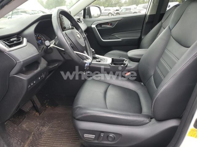 Photo 4 of 2021 TOYOTA RAV4 XLE PREMIUM (VIN JTMB6RFV2MD032154)