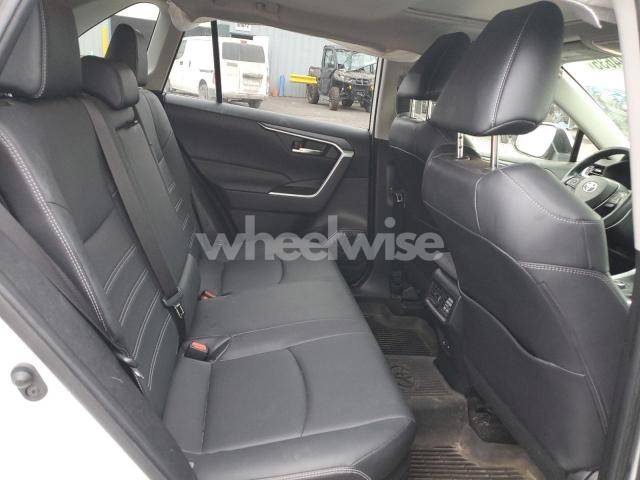 Photo 6 of 2021 TOYOTA RAV4 XLE PREMIUM (VIN JTMB6RFV2MD032154)