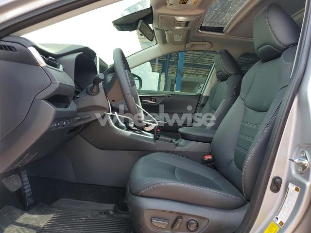 Photo 8 of 2025 TOYOTA RAV4 XLE PREMIUM (VIN JTMB6RFV2SD164697)