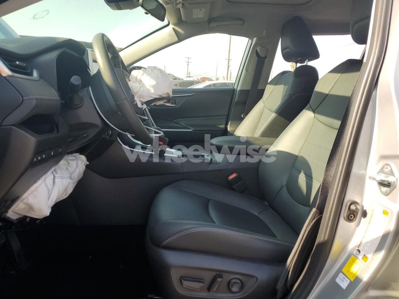 Photo 7 of 2024 TOYOTA RAV4 XLE PREMIUM (VIN JTMB6RFV5RD146883)