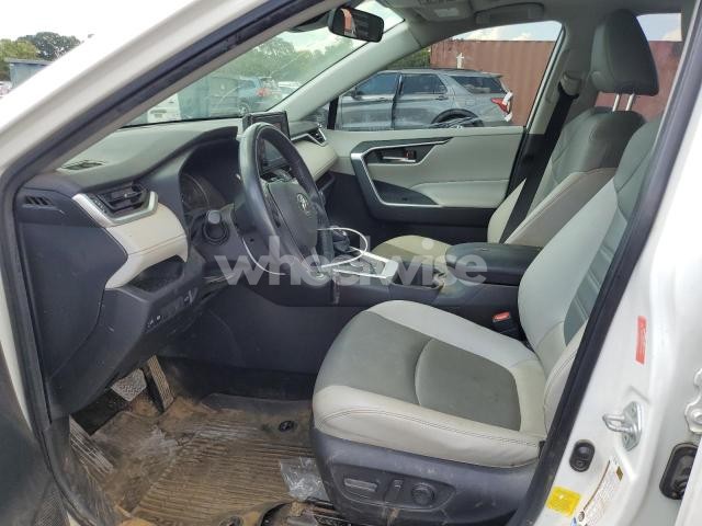 Photo 7 of 2022 TOYOTA RAV4 XLE PREMIUM (VIN JTMB6RFV6ND076790)