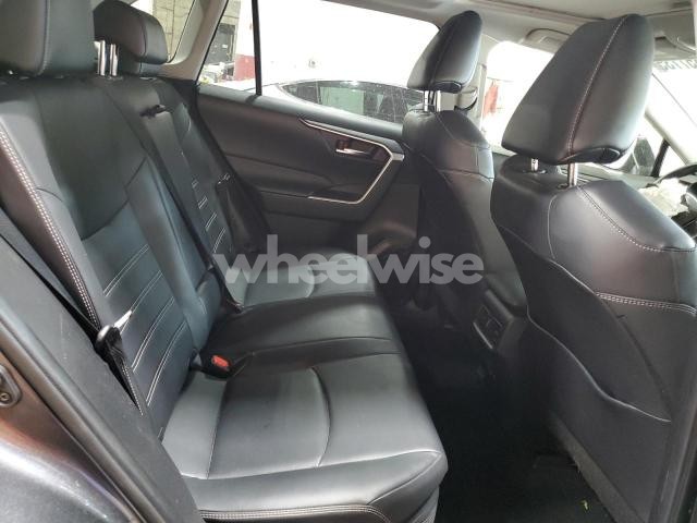 Photo 3 of 2021 TOYOTA RAV4 XLE PREMIUM (VIN JTMB6RFV7MD011624)