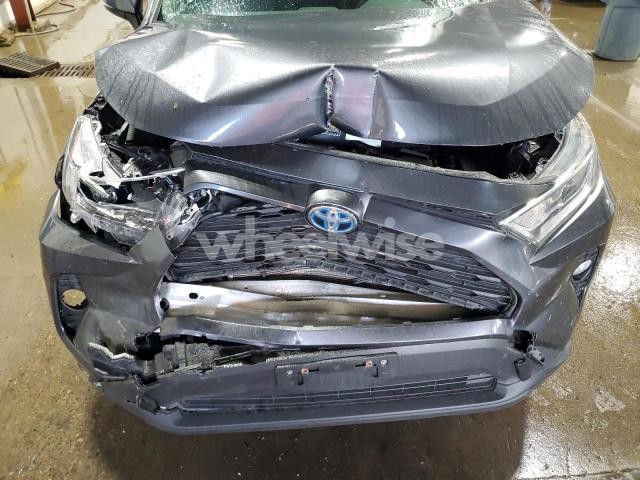 Photo 8 of 2021 TOYOTA RAV4 XLE PREMIUM (VIN JTMB6RFV7MD011624)