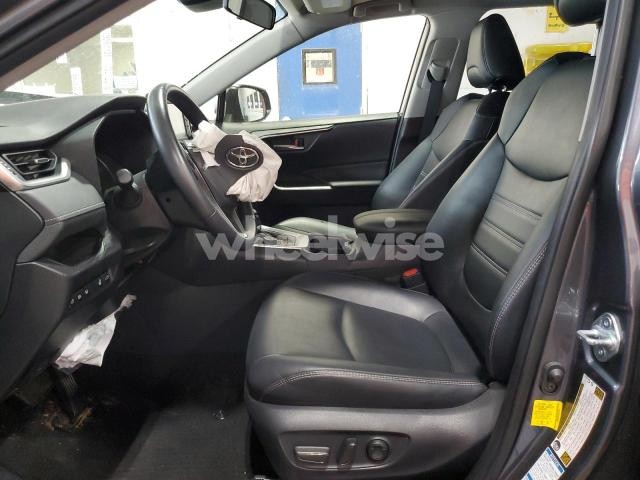 Photo 9 of 2021 TOYOTA RAV4 XLE PREMIUM (VIN JTMB6RFV7MD011624)