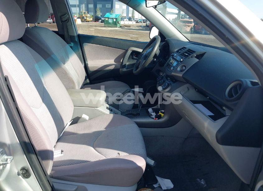 Photo 5 of 2006 Toyota Rav4 (VIN JTMBD33V065018239)