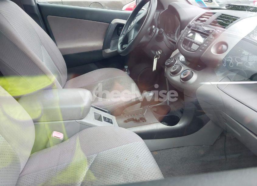 Photo 5 of 2006 Toyota Rav4 (VIN JTMBD33V066022303)