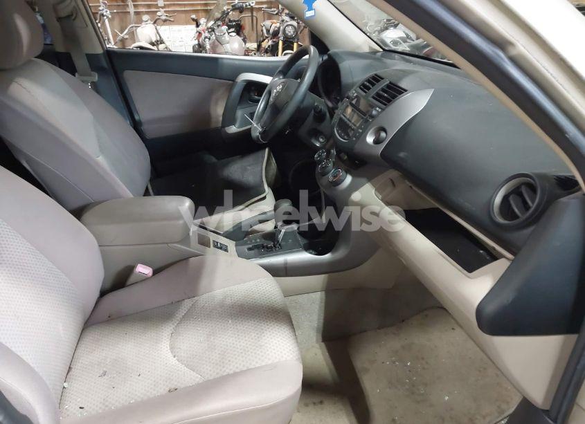 Photo 5 of 2006 Toyota Rav4 (VIN JTMBD33V265001913)