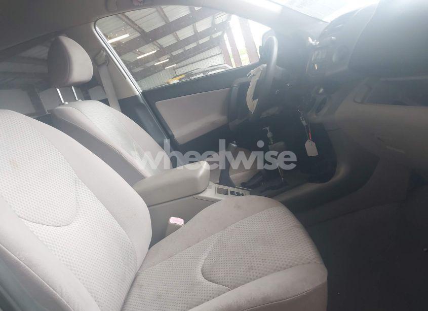 Photo 5 of 2006 Toyota Rav4 (VIN JTMBD33V366018648)