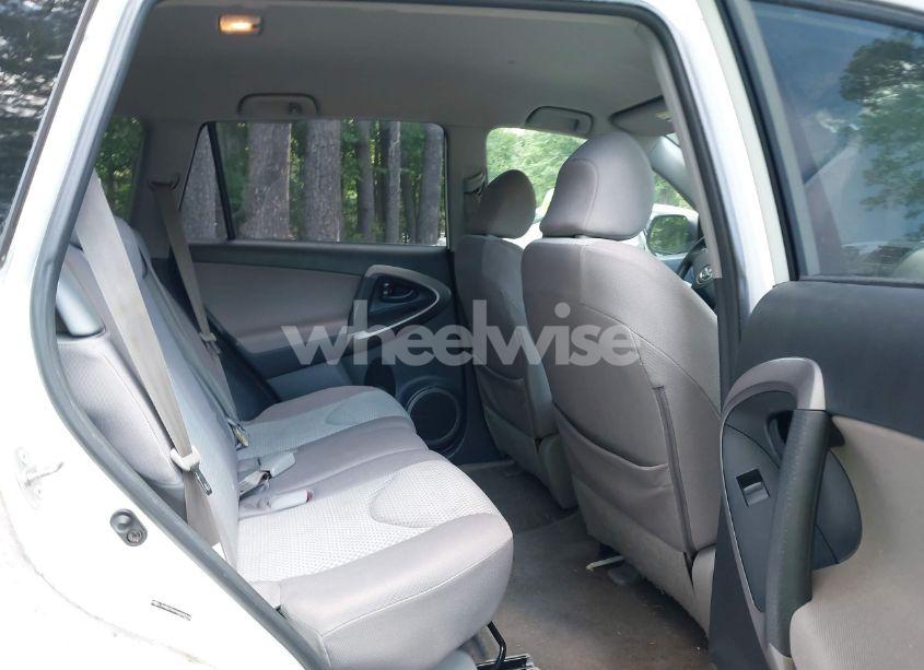 Photo 8 of 2006 Toyota Rav4 (VIN JTMBD33V466020182)