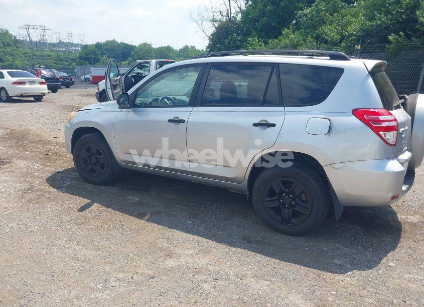 Photo 3 of 2009 Toyota Rav4 (VIN JTMBF33V695012184)