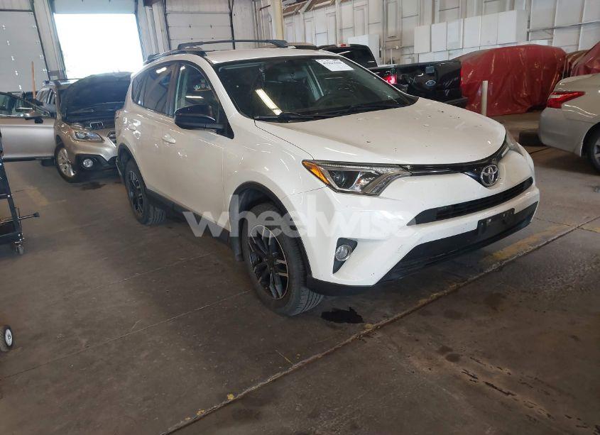 2016 Toyota Rav4 LE (VIN JTMBFREV0GJ104556) main photo