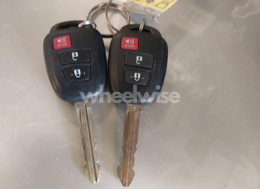 Photo 11 of 2016 Toyota Rav4 LE (VIN JTMBFREV0GJ104556)