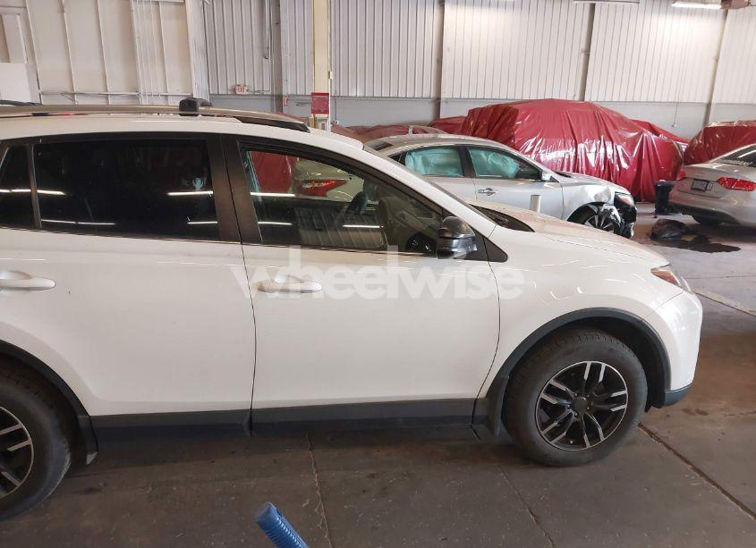 Photo 13 of 2016 Toyota Rav4 LE (VIN JTMBFREV0GJ104556)