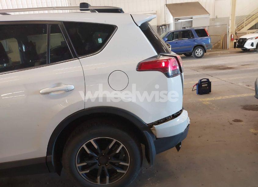 Photo 6 of 2016 Toyota Rav4 LE (VIN JTMBFREV0GJ104556)