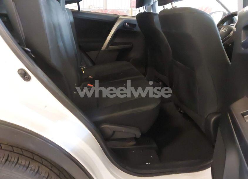 Photo 8 of 2016 Toyota Rav4 LE (VIN JTMBFREV0GJ104556)