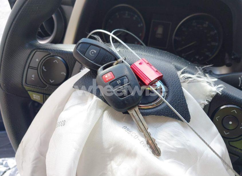 Photo 11 of 2017 Toyota Rav4 LE (VIN JTMBFREV0HJ116420)