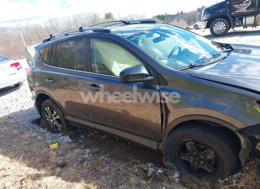 Photo 13 of 2017 Toyota Rav4 LE (VIN JTMBFREV0HJ116420)