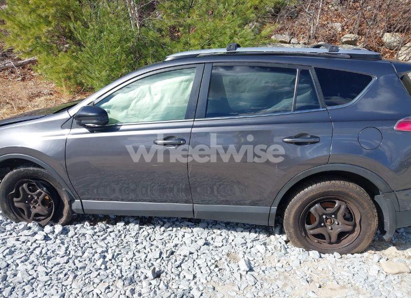 Photo 14 of 2017 Toyota Rav4 LE (VIN JTMBFREV0HJ116420)