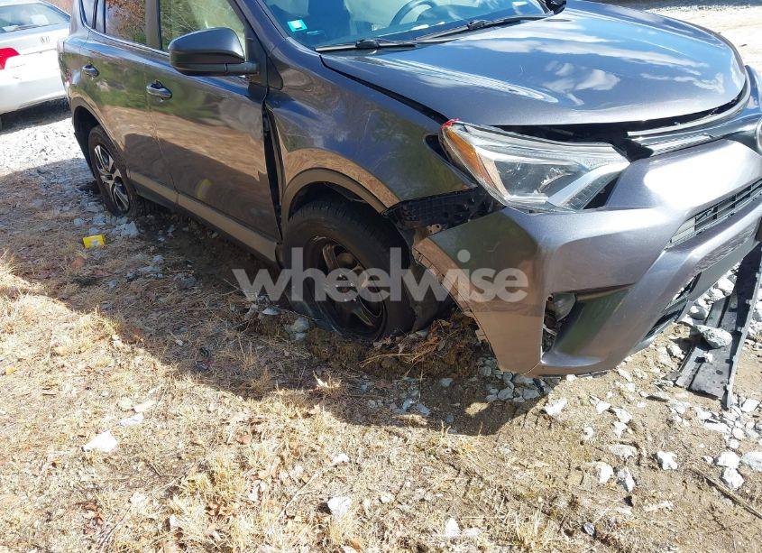 Photo 6 of 2017 Toyota Rav4 LE (VIN JTMBFREV0HJ116420)