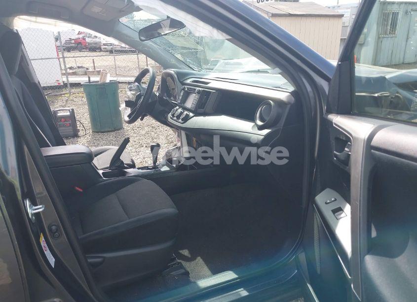 Photo 5 of 2016 Toyota Rav4 LE (VIN JTMBFREV1GJ091168)