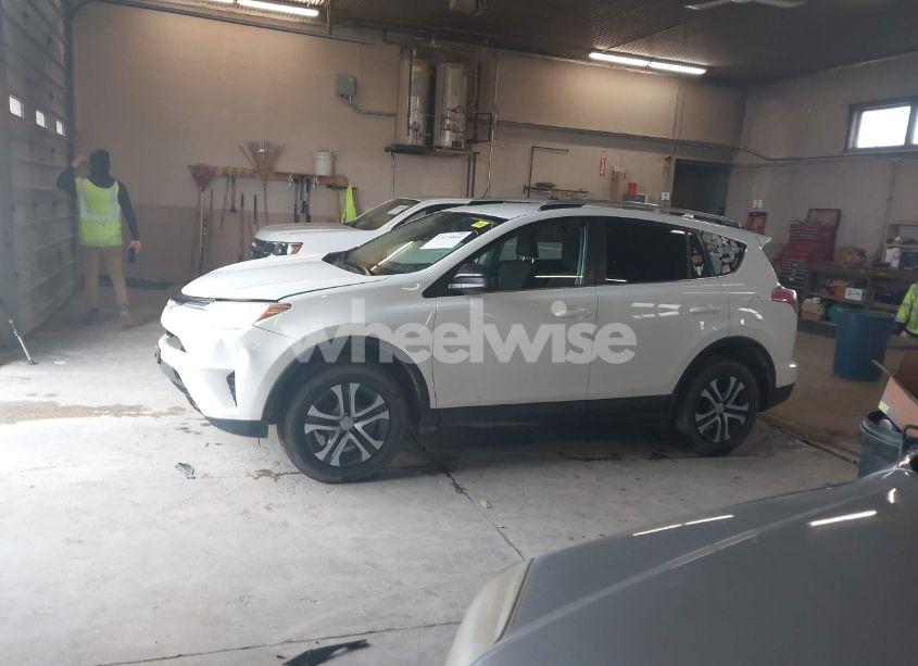 Photo 14 of 2016 Toyota Rav4 LE (VIN JTMBFREV2GD196204)