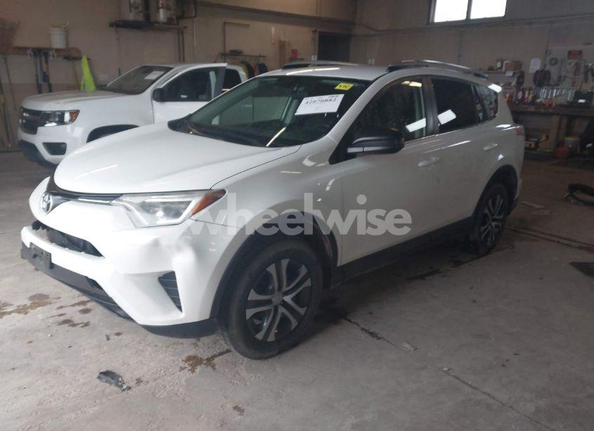 Photo 2 of 2016 Toyota Rav4 LE (VIN JTMBFREV2GD196204)