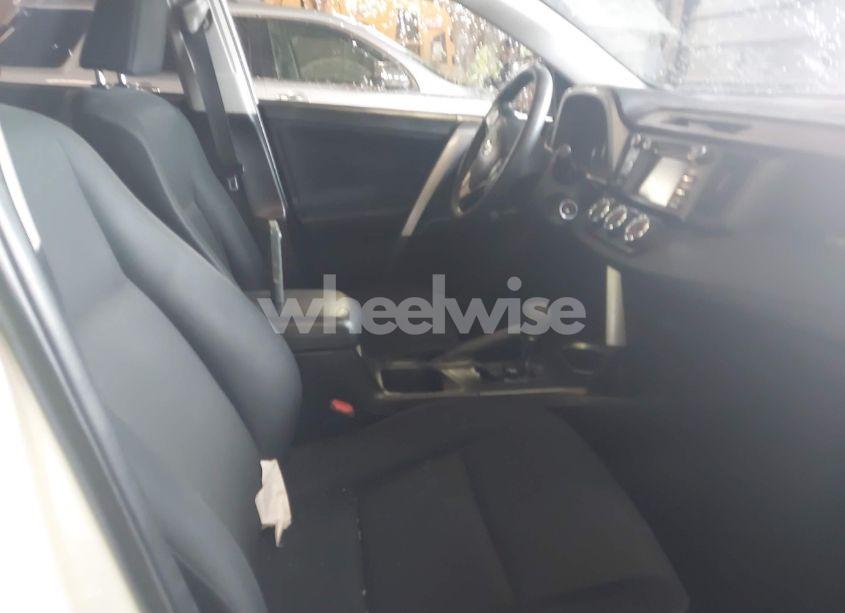 Photo 5 of 2016 Toyota Rav4 LE (VIN JTMBFREV2GD196204)