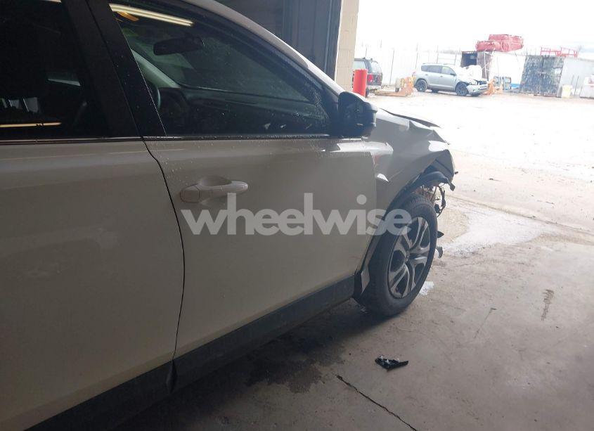 Photo 6 of 2016 Toyota Rav4 LE (VIN JTMBFREV2GD196204)