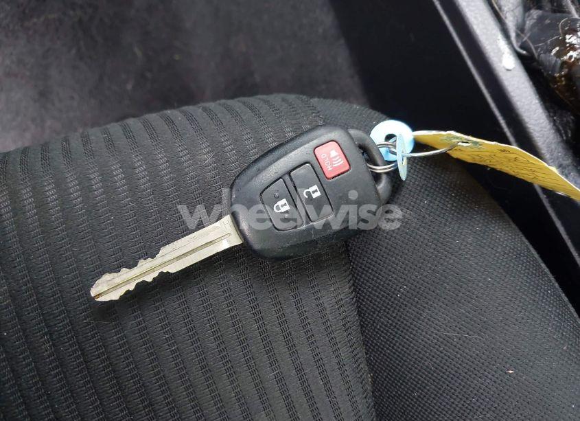 Photo 11 of 2017 Toyota Rav4 LE (VIN JTMBFREV2HJ151363)