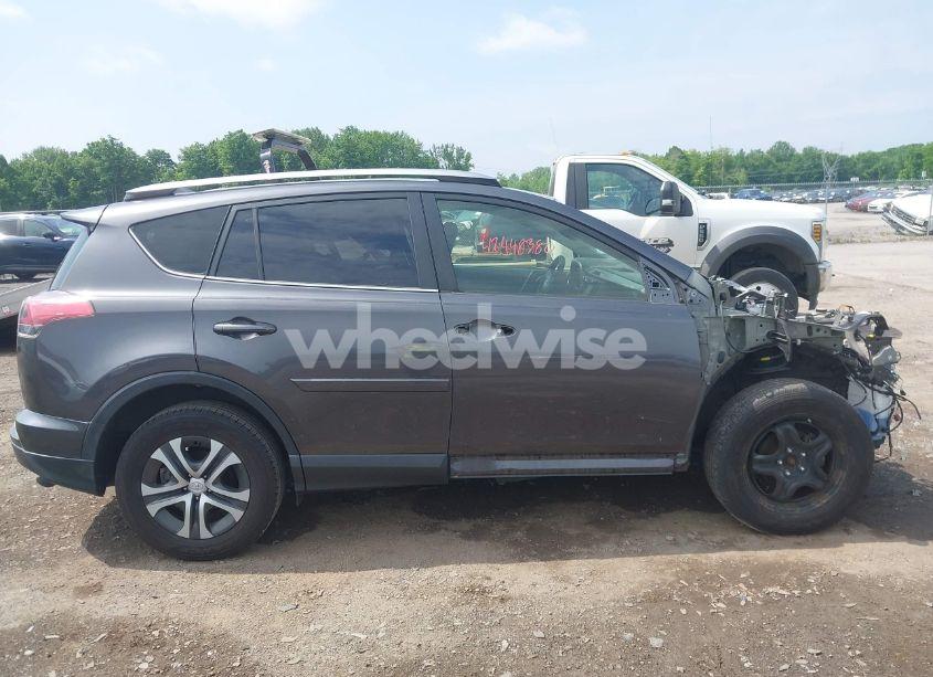 Photo 14 of 2018 Toyota Rav4 LE (VIN JTMBFREV3JJ194194)