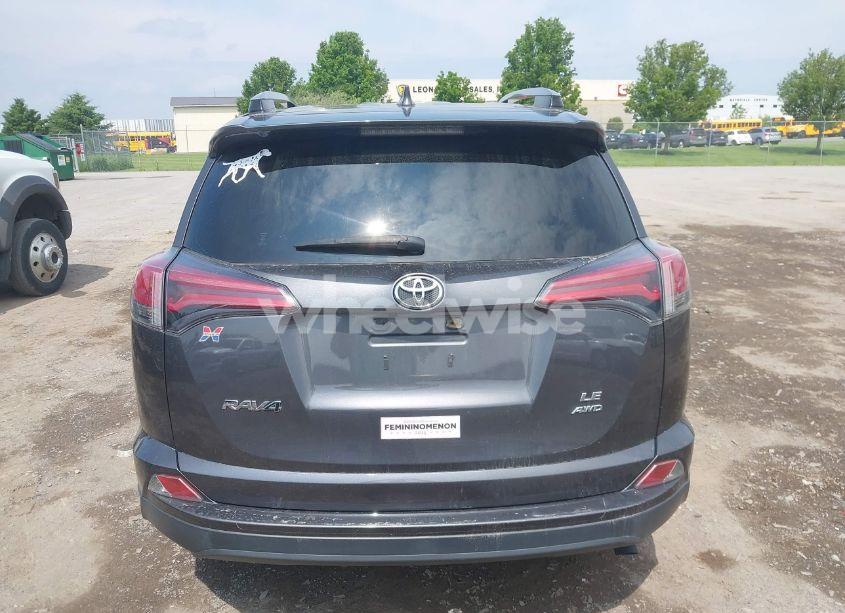 Photo 17 of 2018 Toyota Rav4 LE (VIN JTMBFREV3JJ194194)