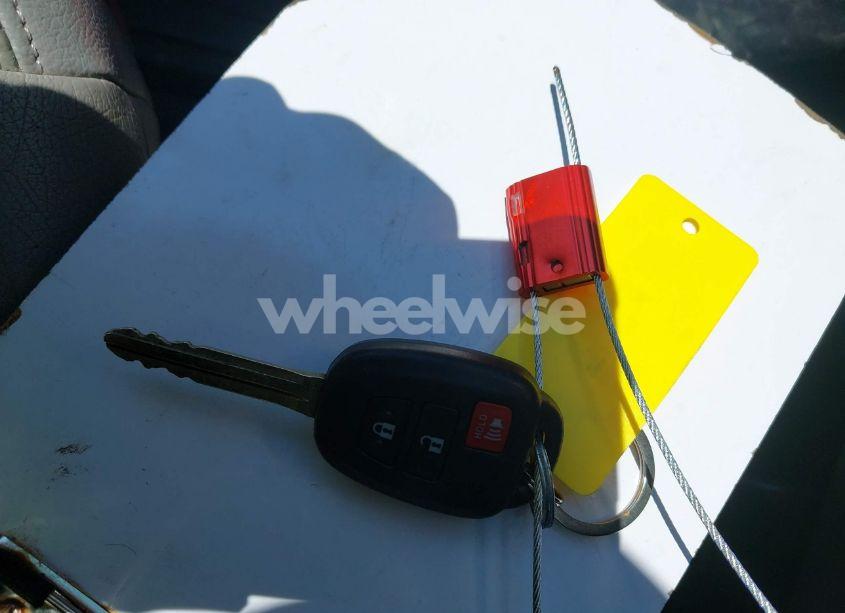 Photo 11 of 2015 Toyota Rav4 LE (VIN JTMBFREV4FJ027432)