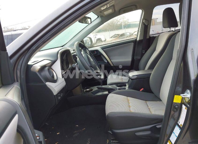 Photo 13 of 2015 Toyota Rav4 LE (VIN JTMBFREV4FJ037250)