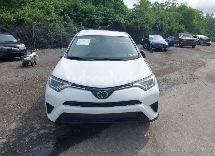 Photo 12 of 2018 Toyota Rav4 LE (VIN JTMBFREV4JJ193636)
