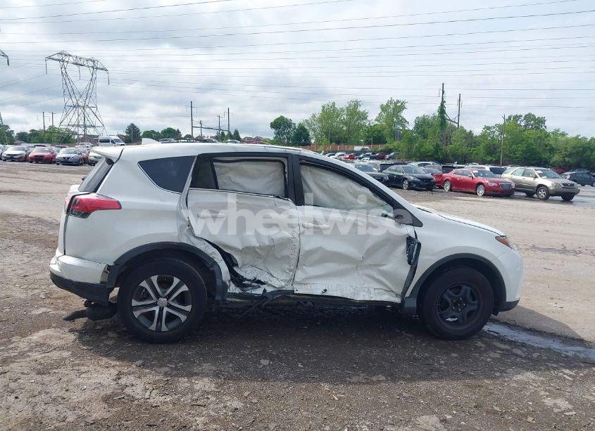 Photo 13 of 2018 Toyota Rav4 LE (VIN JTMBFREV4JJ193636)
