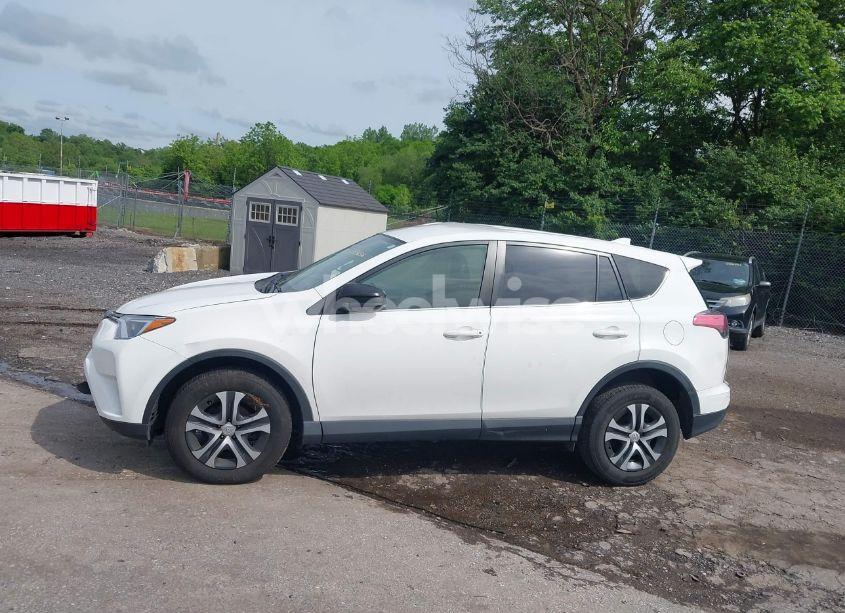 Photo 14 of 2018 Toyota Rav4 LE (VIN JTMBFREV4JJ193636)