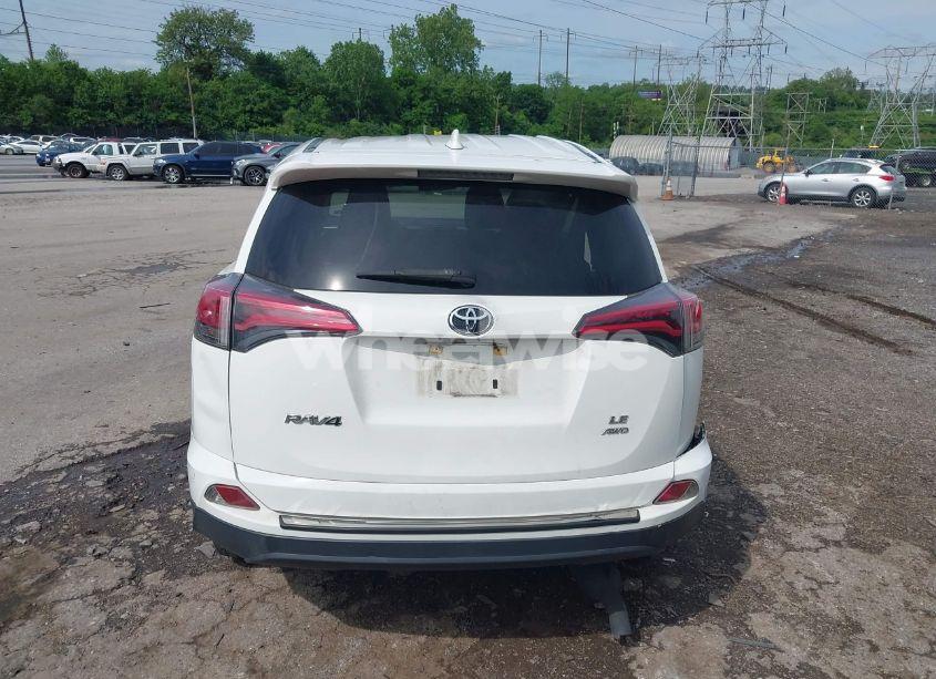 Photo 16 of 2018 Toyota Rav4 LE (VIN JTMBFREV4JJ193636)