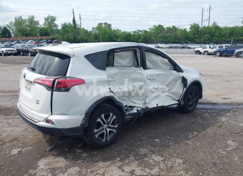 Photo 17 of 2018 Toyota Rav4 LE (VIN JTMBFREV4JJ193636)