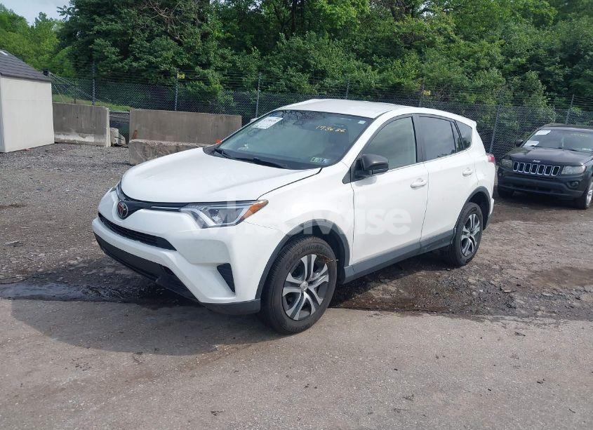 Photo 2 of 2018 Toyota Rav4 LE (VIN JTMBFREV4JJ193636)