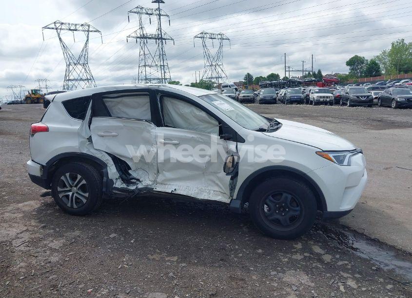 Photo 6 of 2018 Toyota Rav4 LE (VIN JTMBFREV4JJ193636)