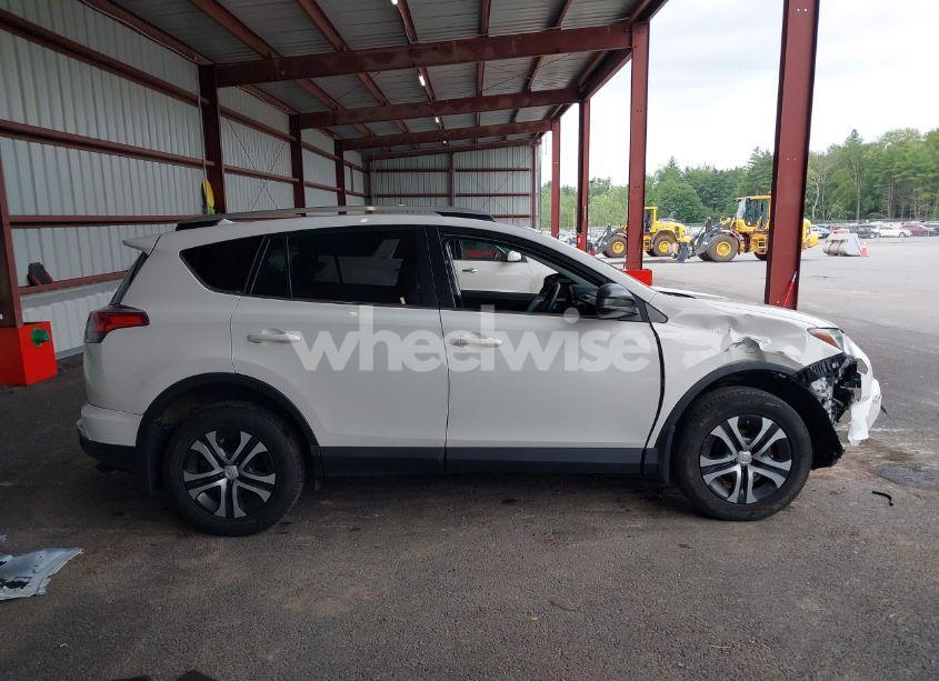 Photo 13 of 2016 Toyota Rav4 LE (VIN JTMBFREV5GD190932)