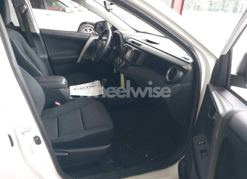 Photo 5 of 2016 Toyota Rav4 LE (VIN JTMBFREV5GD190932)