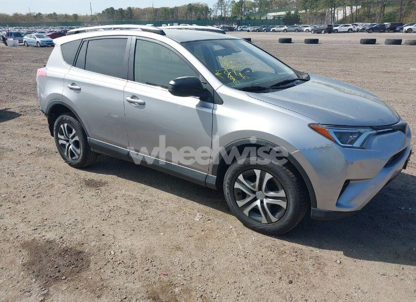2018 Toyota Rav4 LE (VIN JTMBFREV5JD246228) main photo