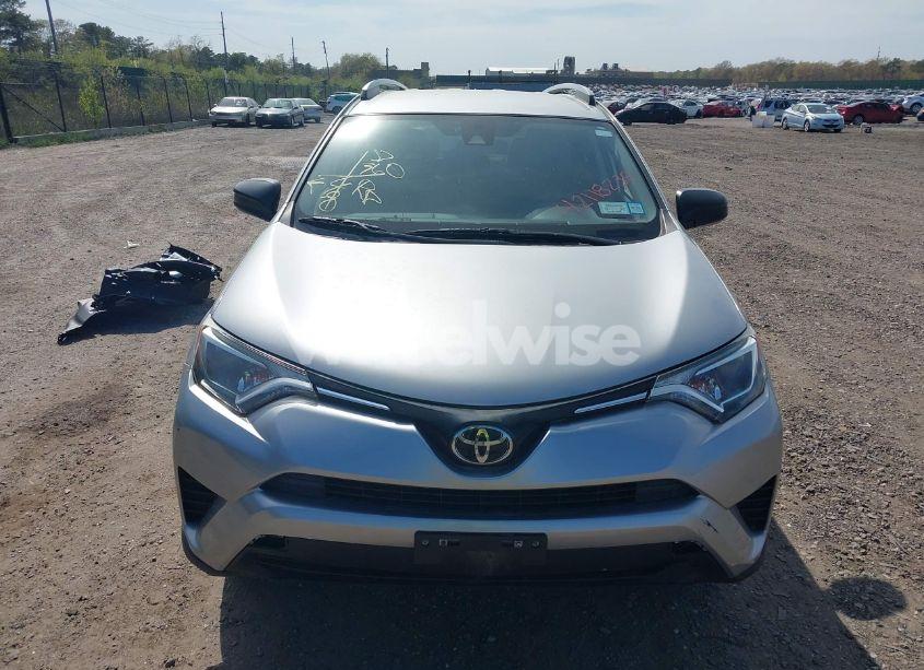 Photo 12 of 2018 Toyota Rav4 LE (VIN JTMBFREV5JD246228)