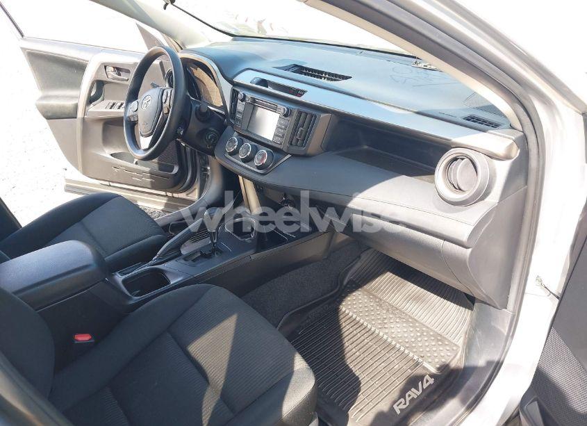 Photo 5 of 2018 Toyota Rav4 LE (VIN JTMBFREV5JD246228)