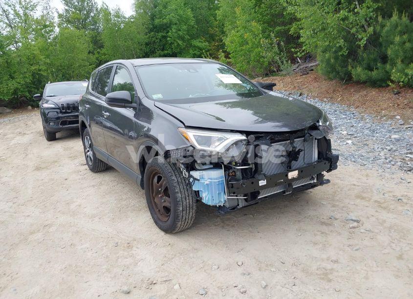 2018 Toyota Rav4 LE (VIN JTMBFREV5JJ726531) main photo